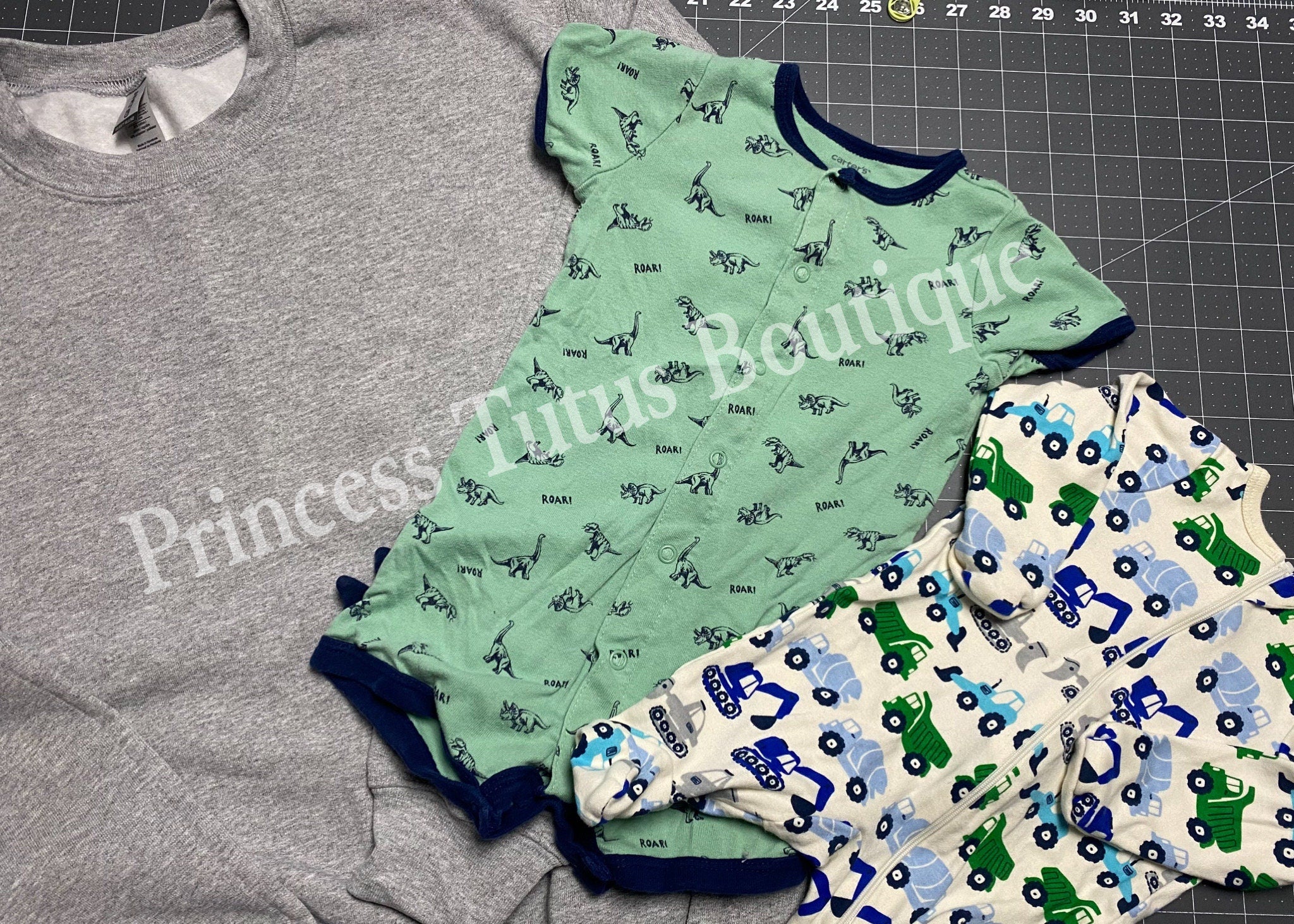 Personalized MAMA Keepsake Sweatshirt with Names | Custom Appliqué Crewneck from Loved One’s Clothing